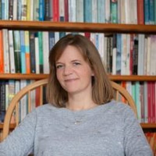 Annie Lyons