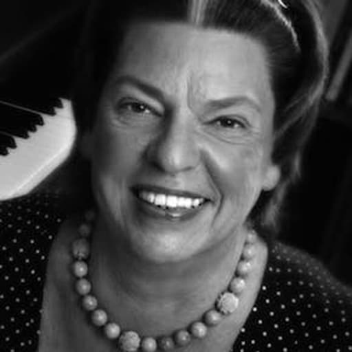 Carolly Erickson