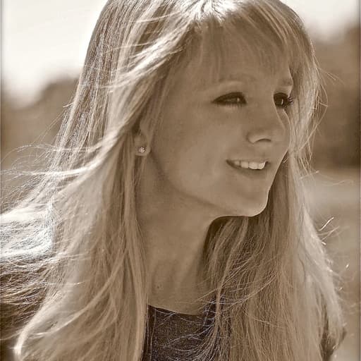 Jenna Blum
