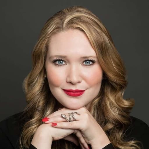 Sarah J. Maas