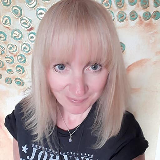 Siobhan Curham