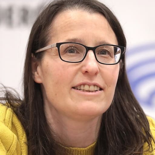 Suzanne Lang