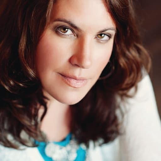 Tracey Garvis Graves